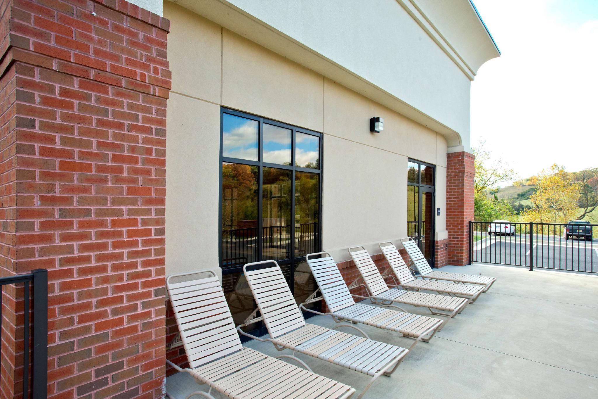 Hampton Inn Front Royal Exterior photo